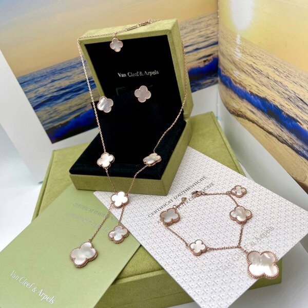 Комплект в стиле  Van Cleef с перламутром 